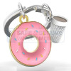 Metalmorphose sleutelhanger parelgouden donut  met zachtroze en hagelslag details, incl. witte koffiekop 